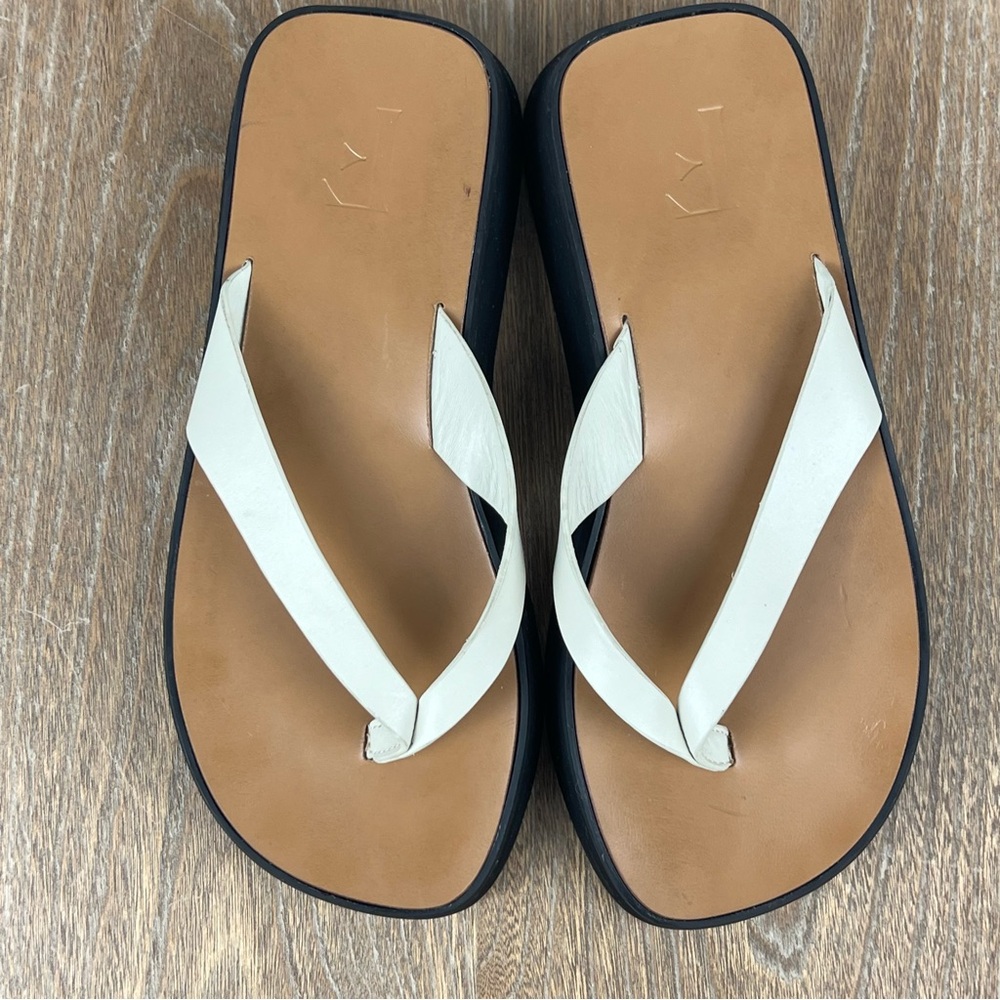 544 Flattered Women’s cream/off whiteLeather Flip Flop Sandals 39/9